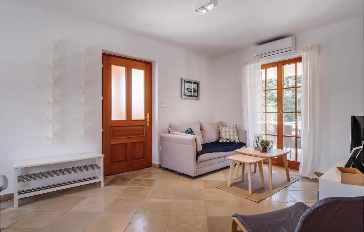 Beautiful Home In Sveti Jakov With Kitchen 0*,