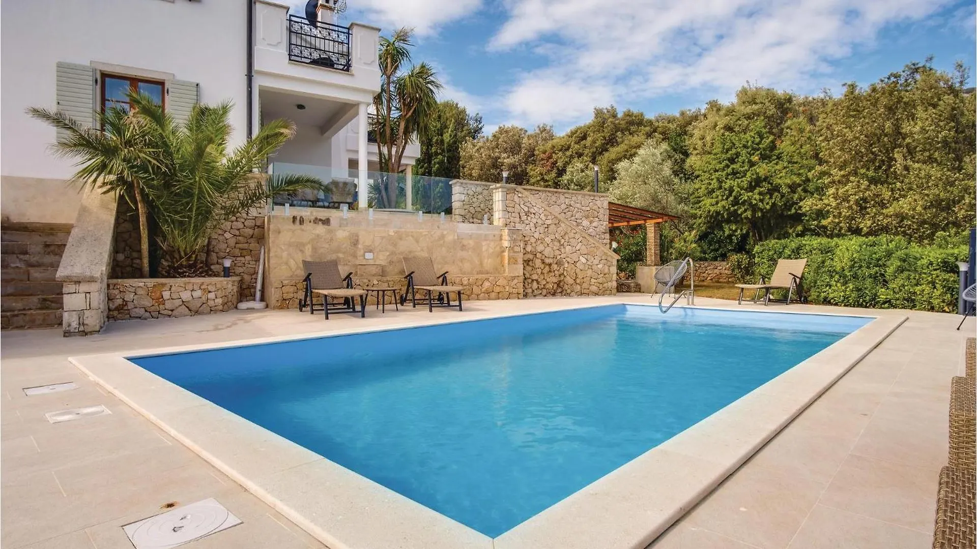 Beautiful Home In Sveti Jakov With Kitchen Holiday home