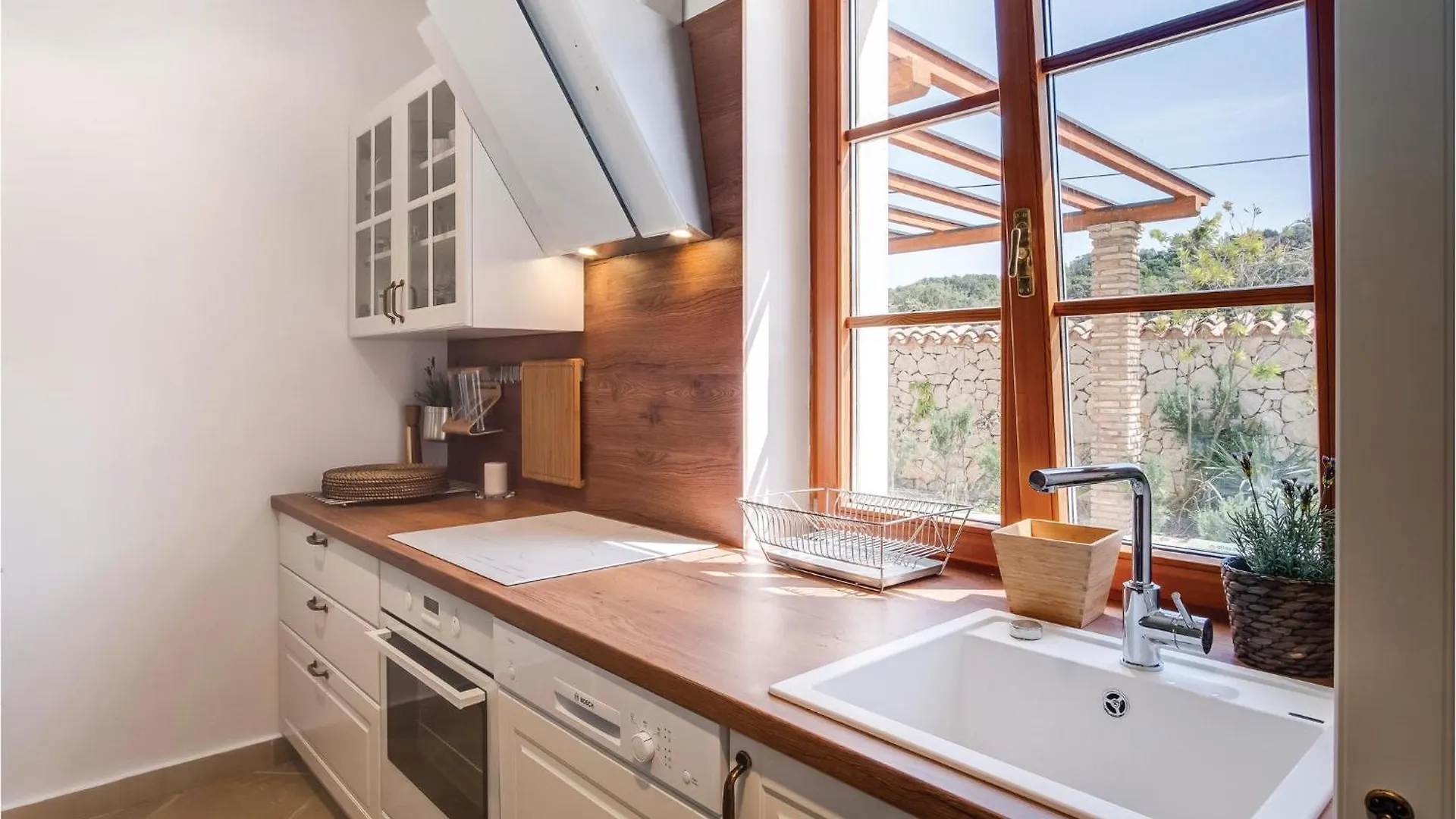 Beautiful Home In Sveti Jakov With Kitchen Holiday home