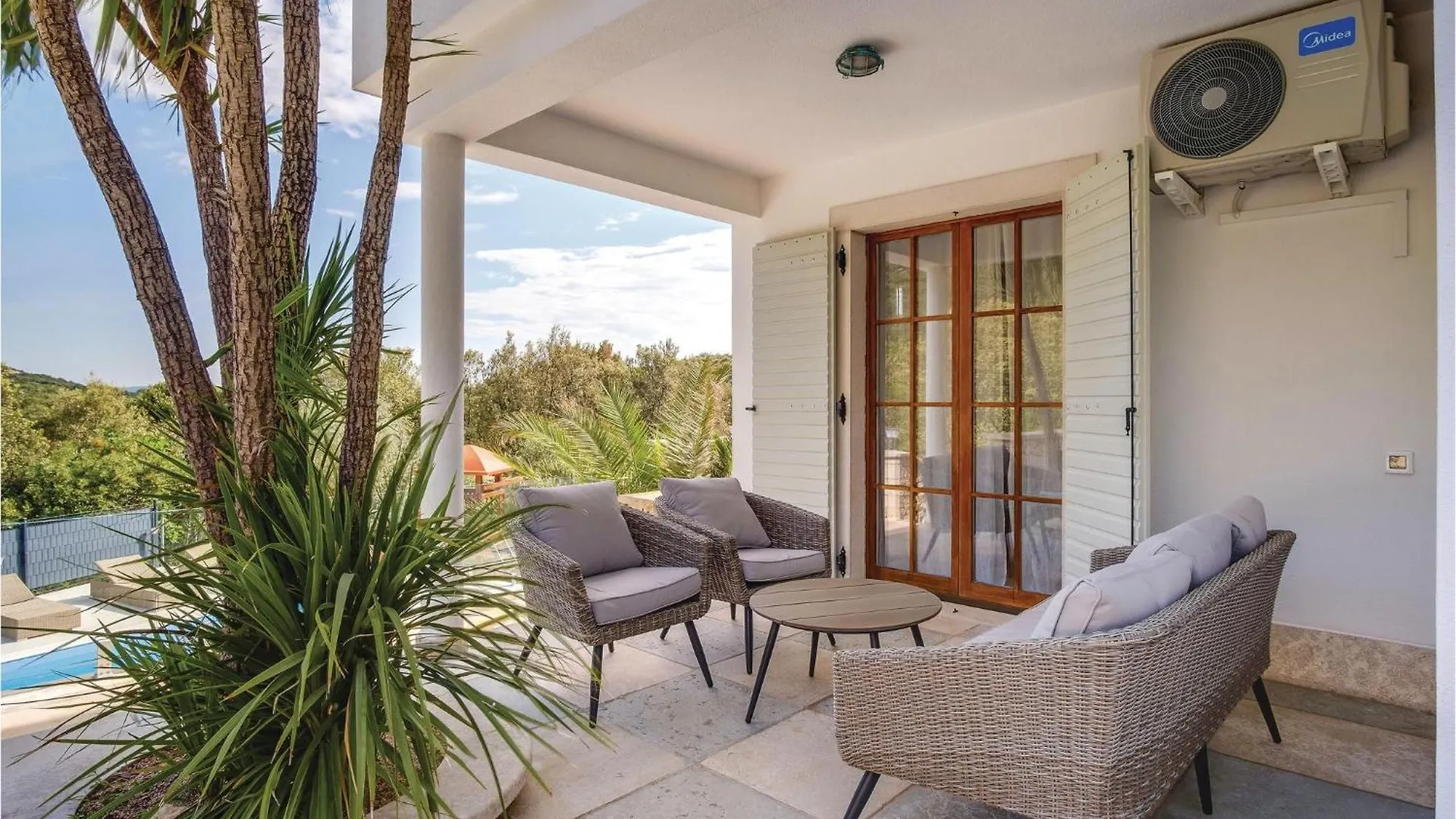 Beautiful Home In Sveti Jakov With Kitchen Holiday home