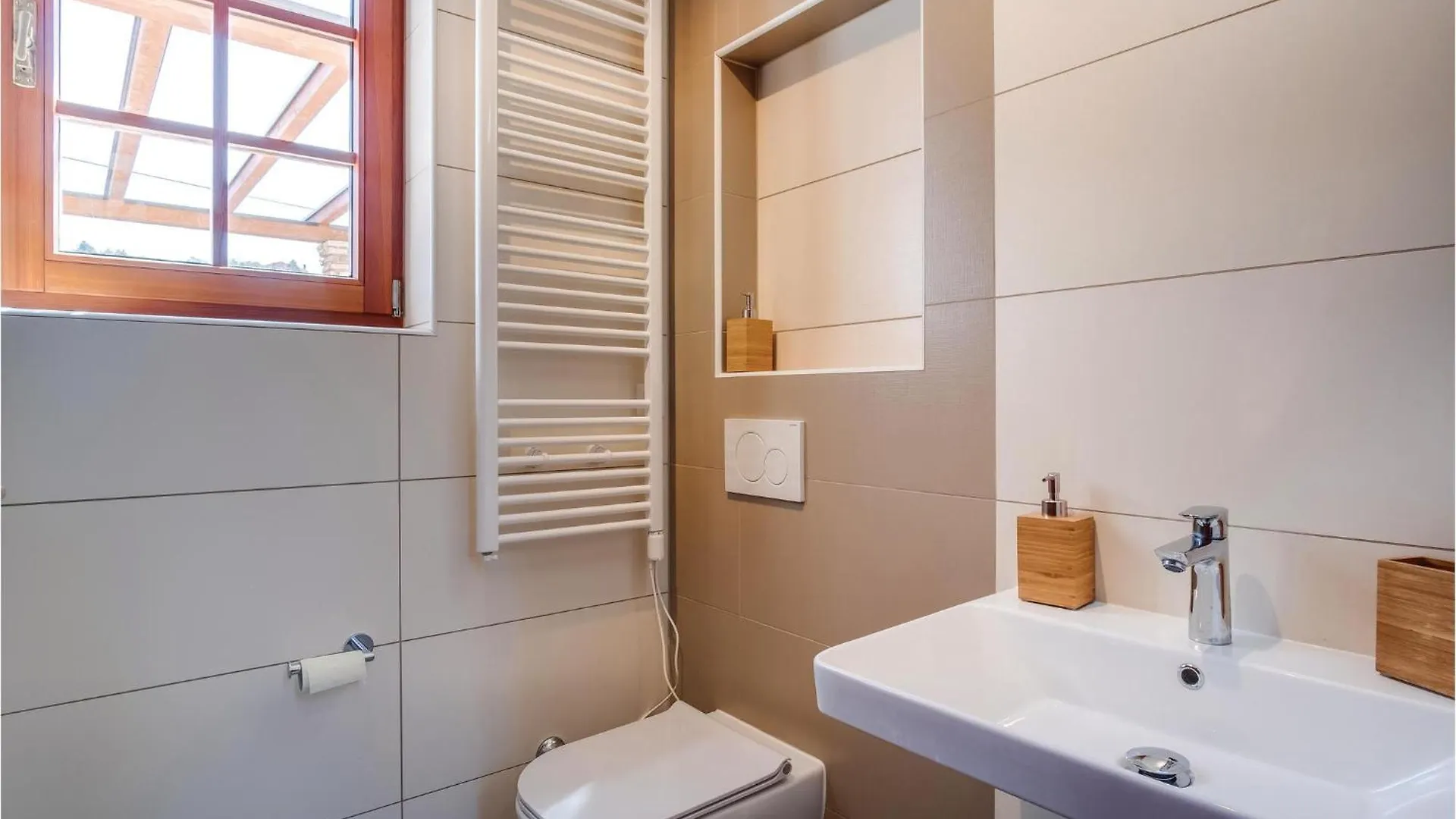 Beautiful Home In Sveti Jakov With Kitchen Holiday home