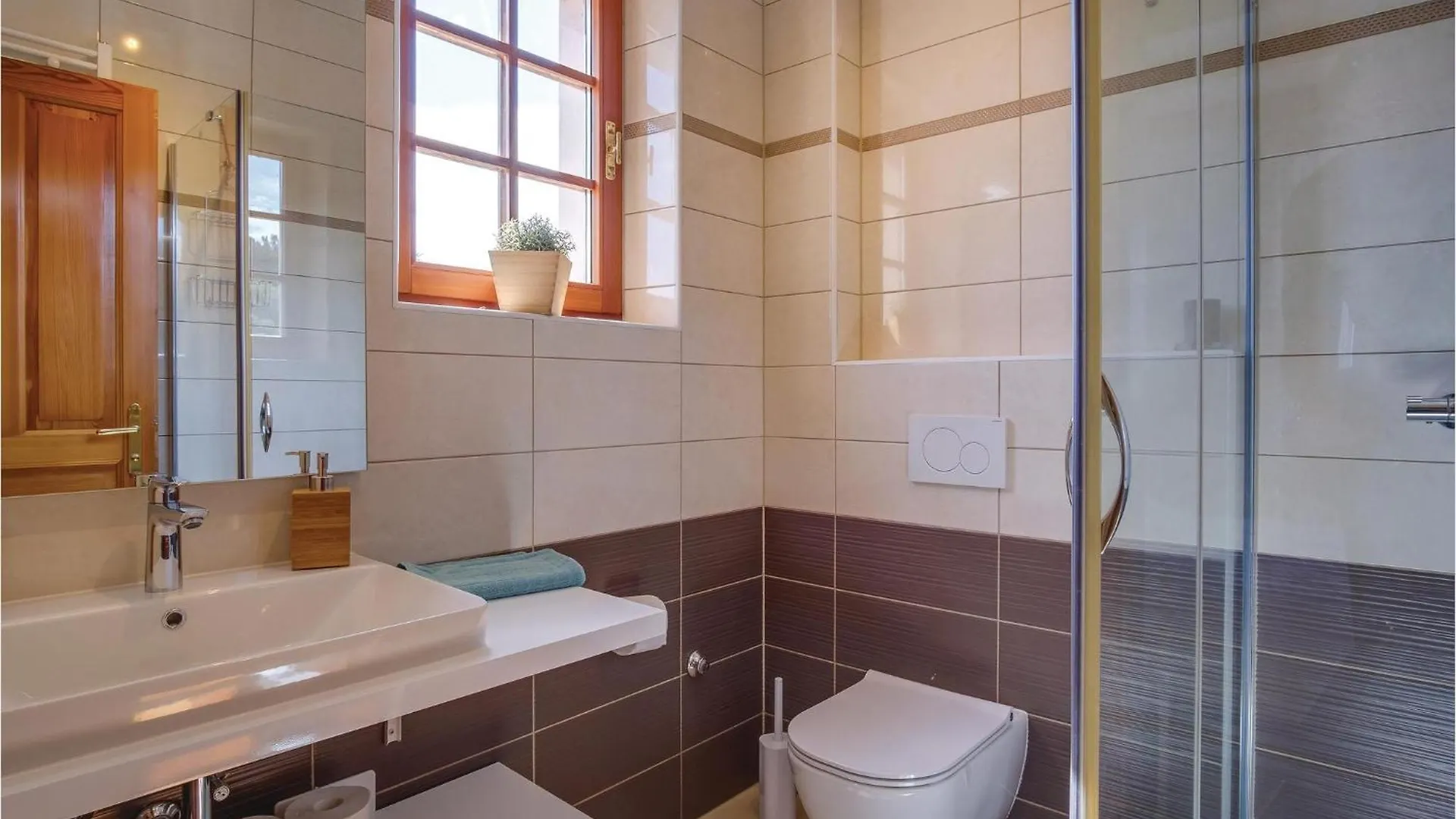 Beautiful Home In Sveti Jakov With Kitchen