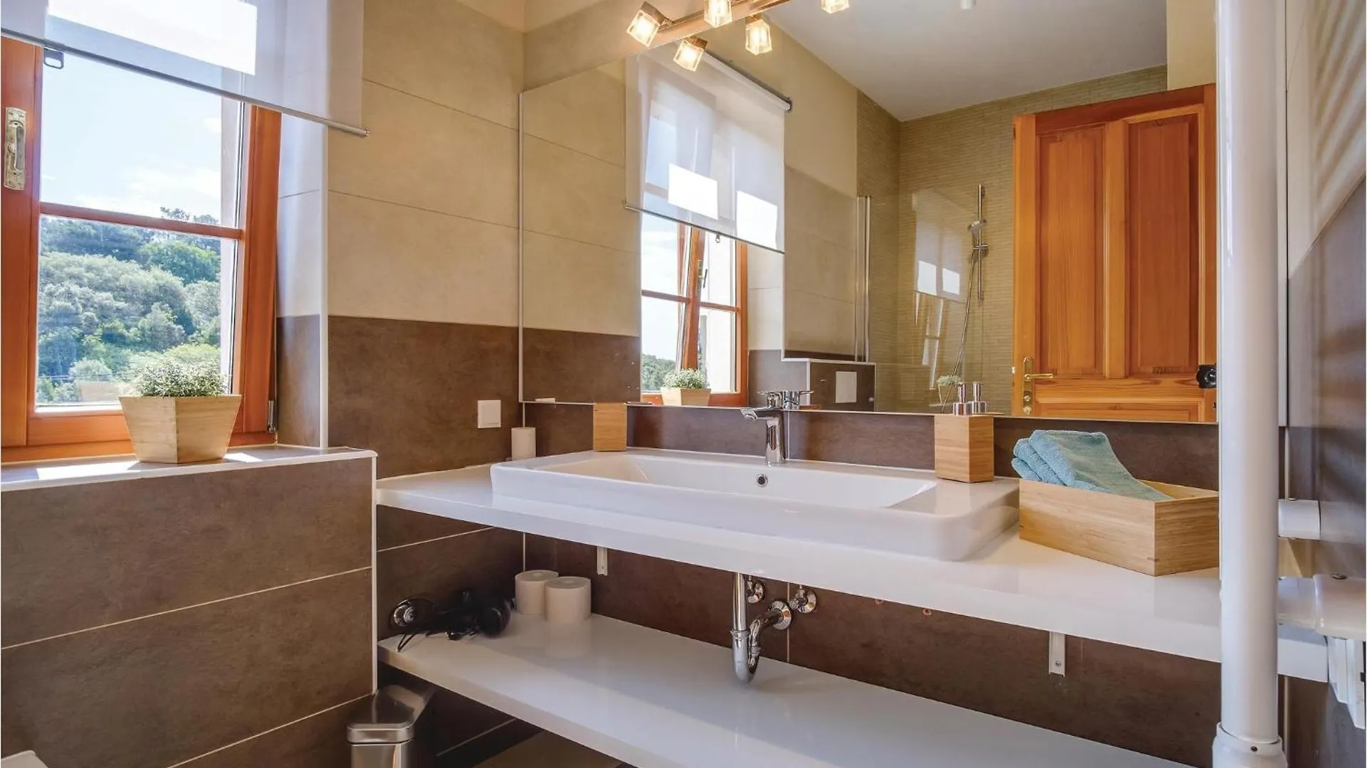 Beautiful Home In Sveti Jakov With Kitchen