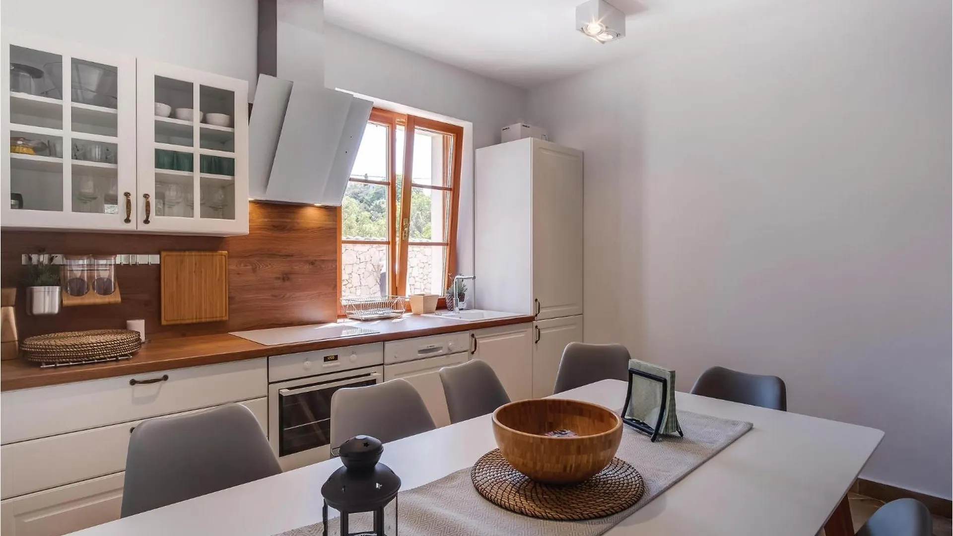 Holiday home Beautiful Home In Sveti Jakov With Kitchen