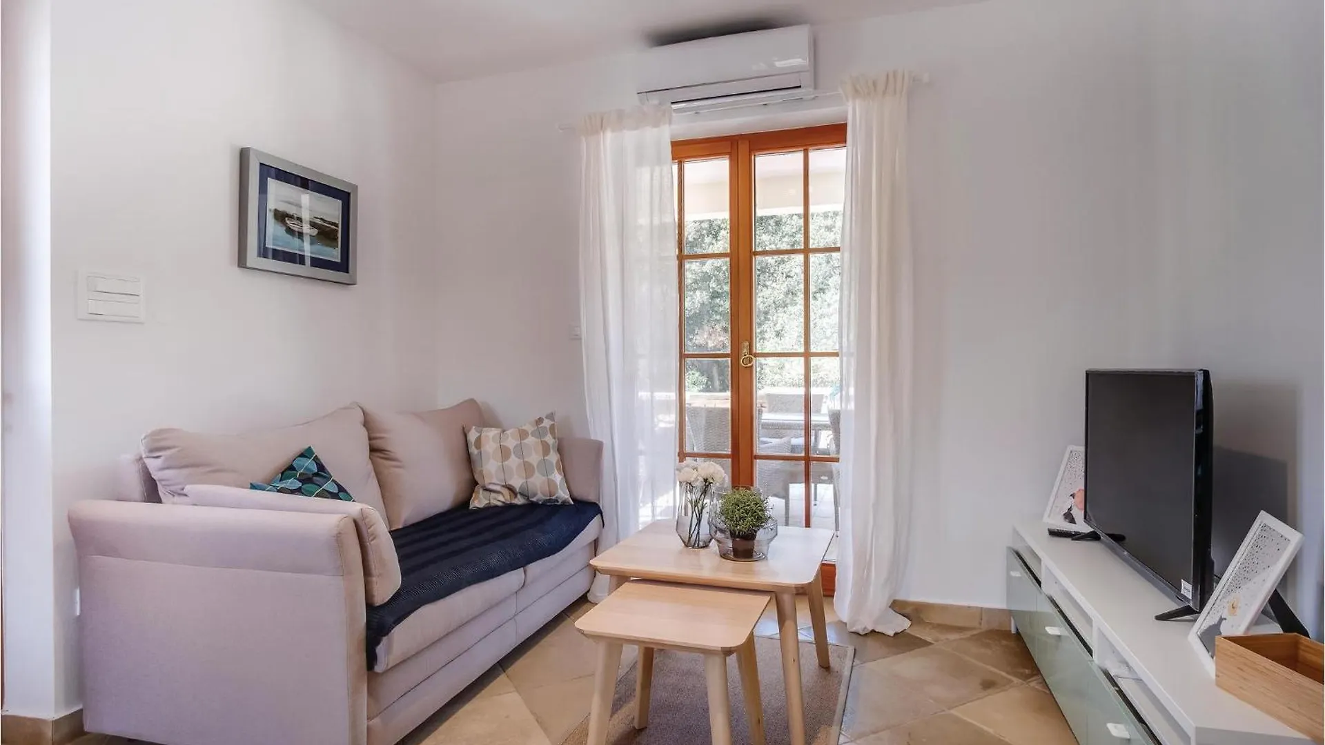 Beautiful Home In Sveti Jakov With Kitchen Holiday home