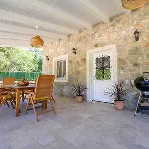  Villa Stone House Magali