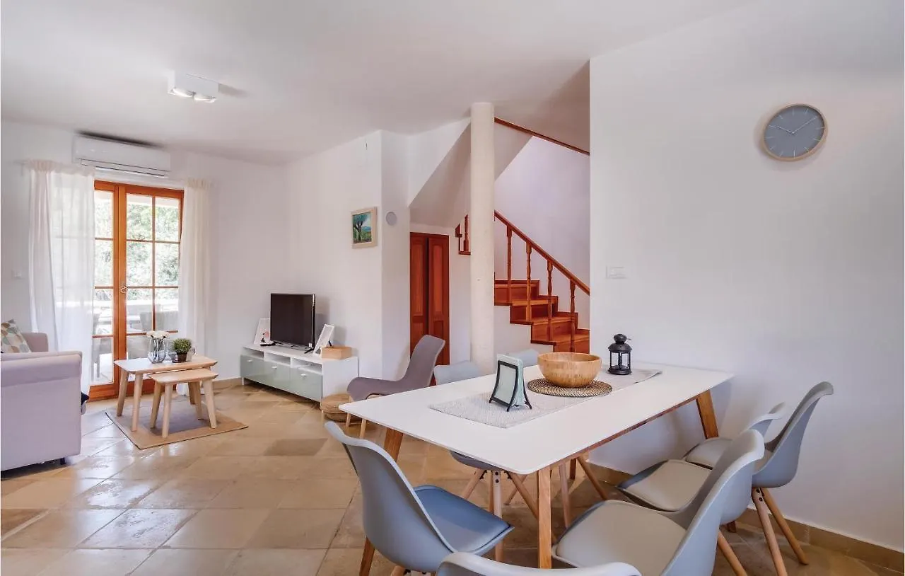 Beautiful Home In Sveti Jakov With Kitchen Croazia