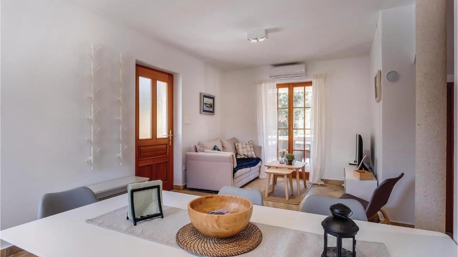 Casa vacanze Beautiful Home In Sveti Jakov With Kitchen